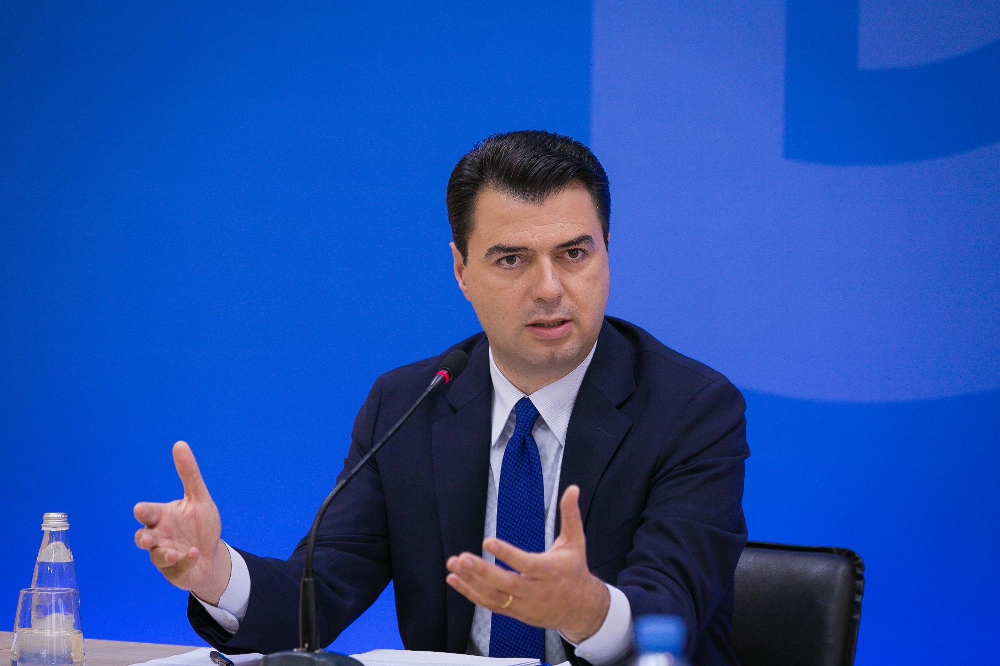 Viktima e parë nga koronavirusi në Shqipëri, Basha: S’është turp të prekesh, e rrezikshme ta mbash të fshehtë