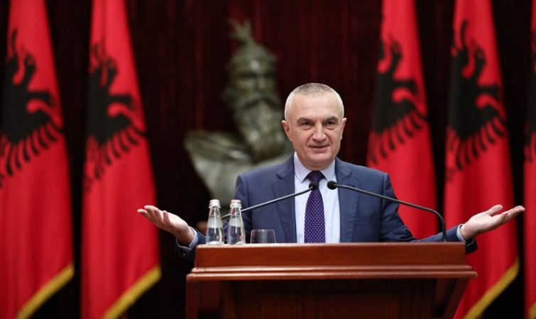 Meta mesazh pak orë para manifestimit: Erdhi koha që zëri i popullit të dëgjohet sa më fort!