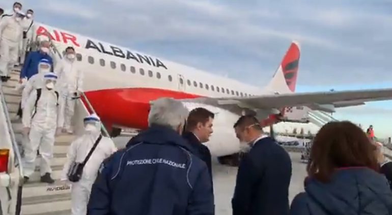 Ministri i Jashtëm italian pret mjekët shqiptarë: BE lindi nga solidariteti, Shqipëria ua kujtoi sot këtë gjë!