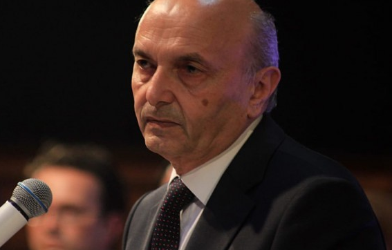 Mustafa: Kurti ta heqë taksën, ta anulojë vendimin e shkarkimit e të kërkojë falje