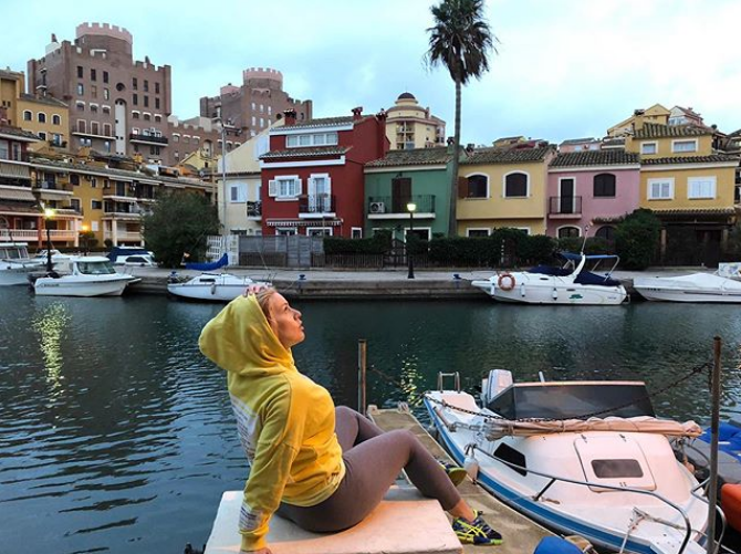 Spanja është nga vendet më të prekura nga koronavirusi, por aktorja durrsake gjen kohë për foto