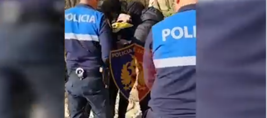 Sekuestrohen arsenal armësh, municione luftarake e jelek antiplumb, pranga poseduesit (EMRI+VIDEO)