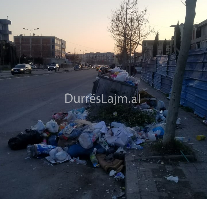 Durrësi turistik apo Durrësi i plehrave?! (FOTO)