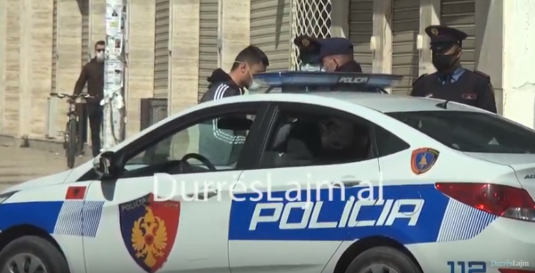 Kapet lokali hapur në Durrës, gjobiten gjithë klientët, pronari shoqërohet në polici