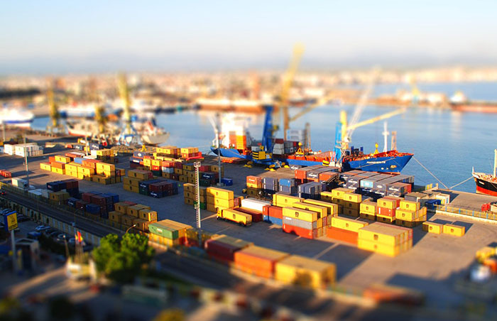 7 kamionë me mallra nga Italia zbarkojnë në portin e Durrësit