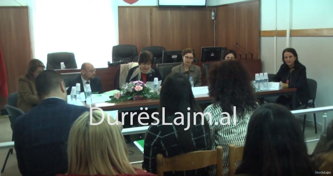 Durrës/ Zyra e Avokatisë falas për shtresat në nevojë mban takim ndërgjegjësues (VIDEO)