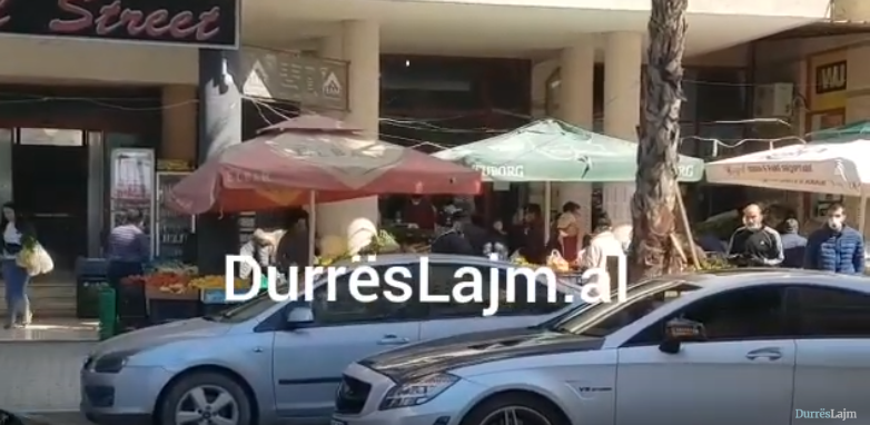 Blerjet e fundit për fundjavën/ Durrsakët nuk i respektojnë distancat kudo, nuk lënë pas dore as shëtitjen në Vollga (VIDEO)