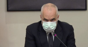 Maskat e skaduara, Rama i kthehet Bashës: Shpifje, sherr, rrëmujë