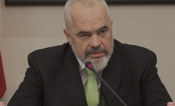 “Akoma dilni për ajrosje, do merrni në qafë familjen”! Rama i lutet shqiptarëve: Gati t’ju shtrihem para syve