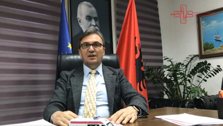 Shefi i “127”: Si të kuroni në shtëpi kollën, temperaturën e dhimbjet e fytit