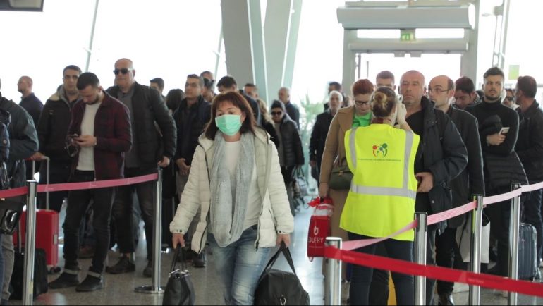 INSTAT: Në shkurt mbi 18 mijë persona hynë nga Italia në Shqipëri