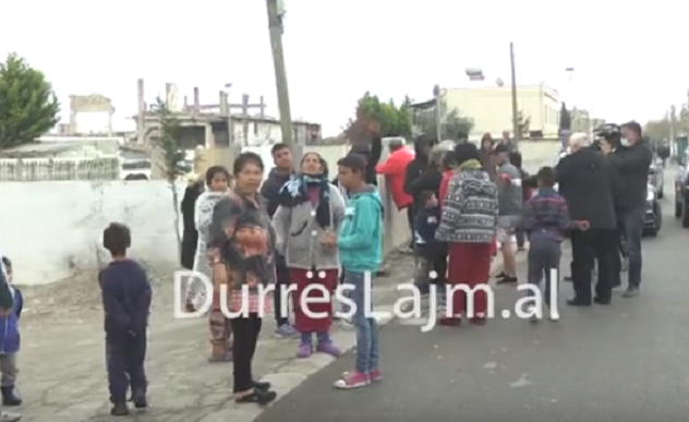 Romët në Durrës protestojnë: Duam ushqime (VIDEO)