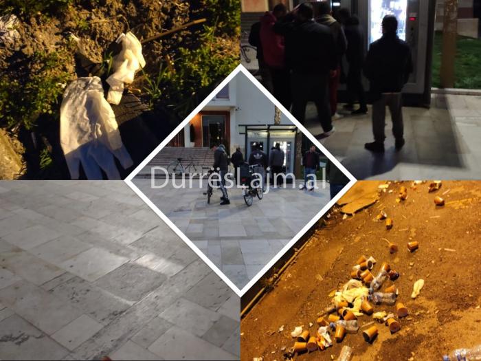 Pamje të shëmtuara nga qendra e Durrësit – Nuk është koha për kafe në grup! (FOTO)