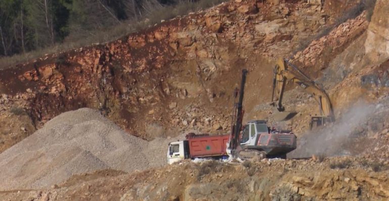 Po punonin në gurore, tritoli i merr jetën një punëtori në Krujë, tjetri plagoset rëndë në kokë