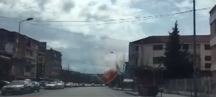 Theu vetëkarantinimin, gjobitet 700 mijë lekë një person në Tiranë (VIDEO)