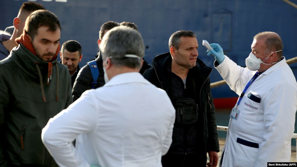 Koronavirusi/ Shqipëria mbyll kufirin me Kosovën