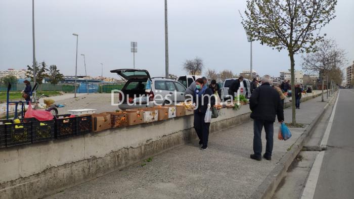 Tregtarët shpërndahen në Durrës – Te Muzeu një pjesë e vogël, te “Jan Kukuzeli” ende asnjë!