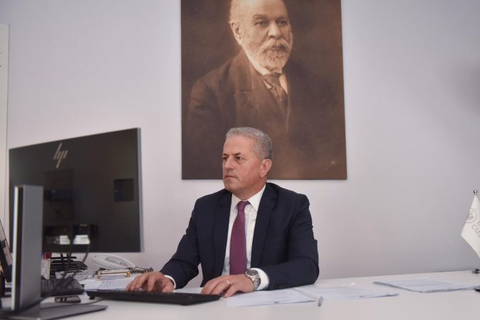 Koronavirusi/ Drejtori i Doganave: Furnizimi nga importi vijon rregullisht