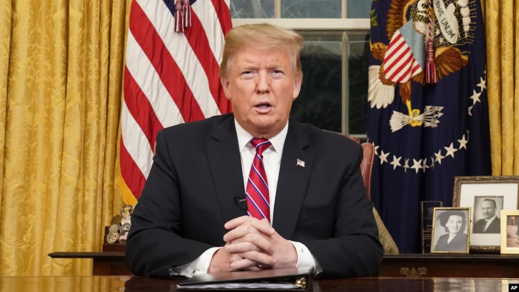 Trump pezullon të gjitha fluturimet nga Evropa për në SHBA