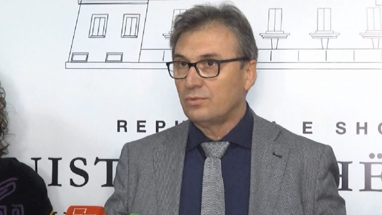 Ministria e Shëndetësisë konfirmon: Drejtori i Urgjencës Kombëtare, i infektuar me COVID-19