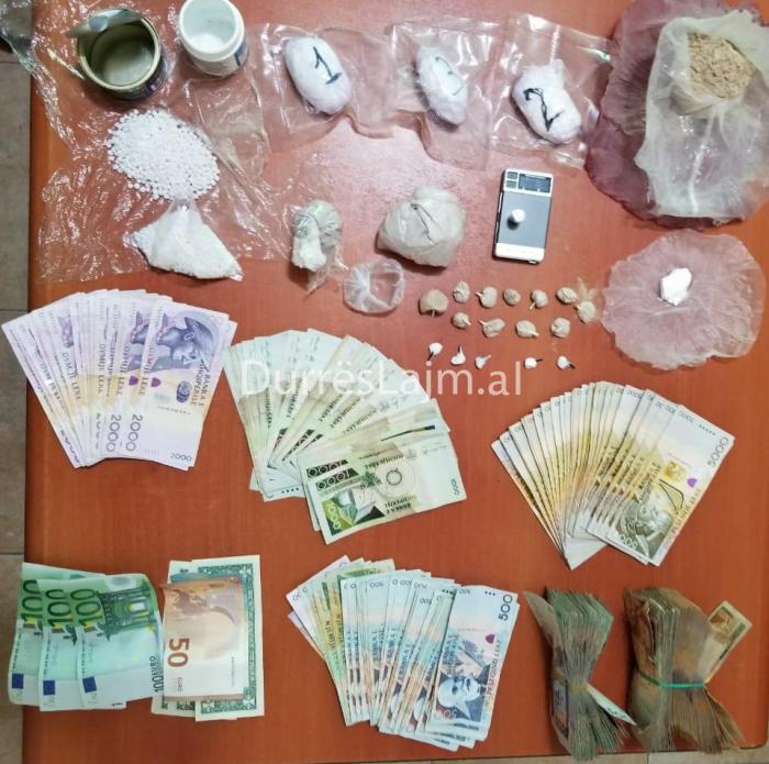 “HIGH QUALITY” godet sërish në Durrës, dy në pranga, sekuestrohen 126 doza kokainë