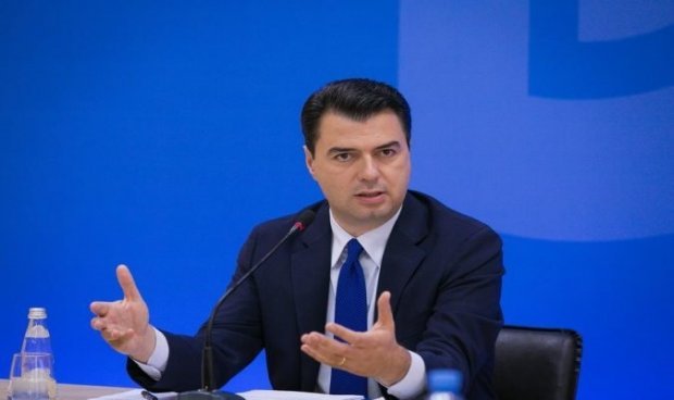 Thirrja e Bashës: Mos harrojmë që jemi në kushte emergjence. Ruani me fanatizëm distancën 1,5 metër!