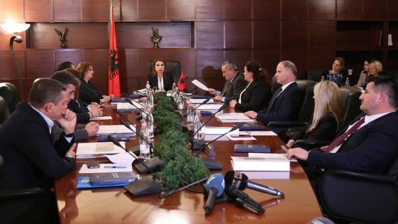 Pas një muaji e gjysmë mbyllur, KLGJ hap sot dyert e gjykatave për çështje të ngutshme