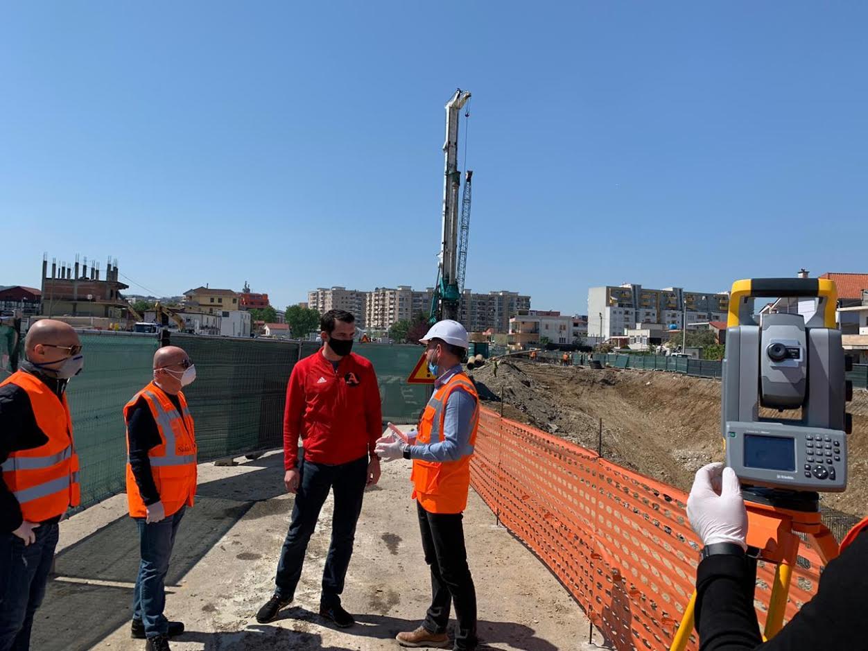 Punimet për sheshin “Shqiponja” vazhdojnë me ritëm të shpejtë, Veliaj: Mund të përfundojë brenda 1 viti