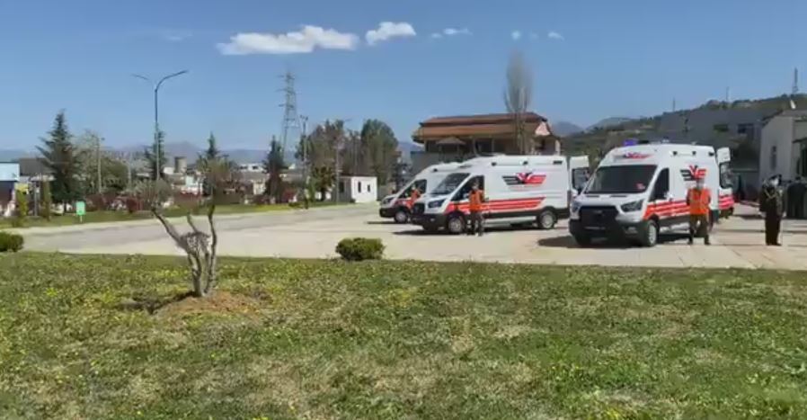 Rama: Mbërrijnë 6 autoambulancat e para nga Turqia me të gjitha pajisjet e një urgjence lëvizëse