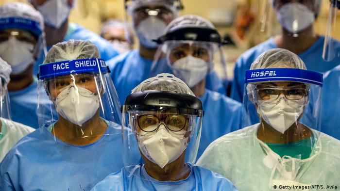 OBSH paralajmëron ndaj zbutjes së masave për koronën: Është ende shumë herët