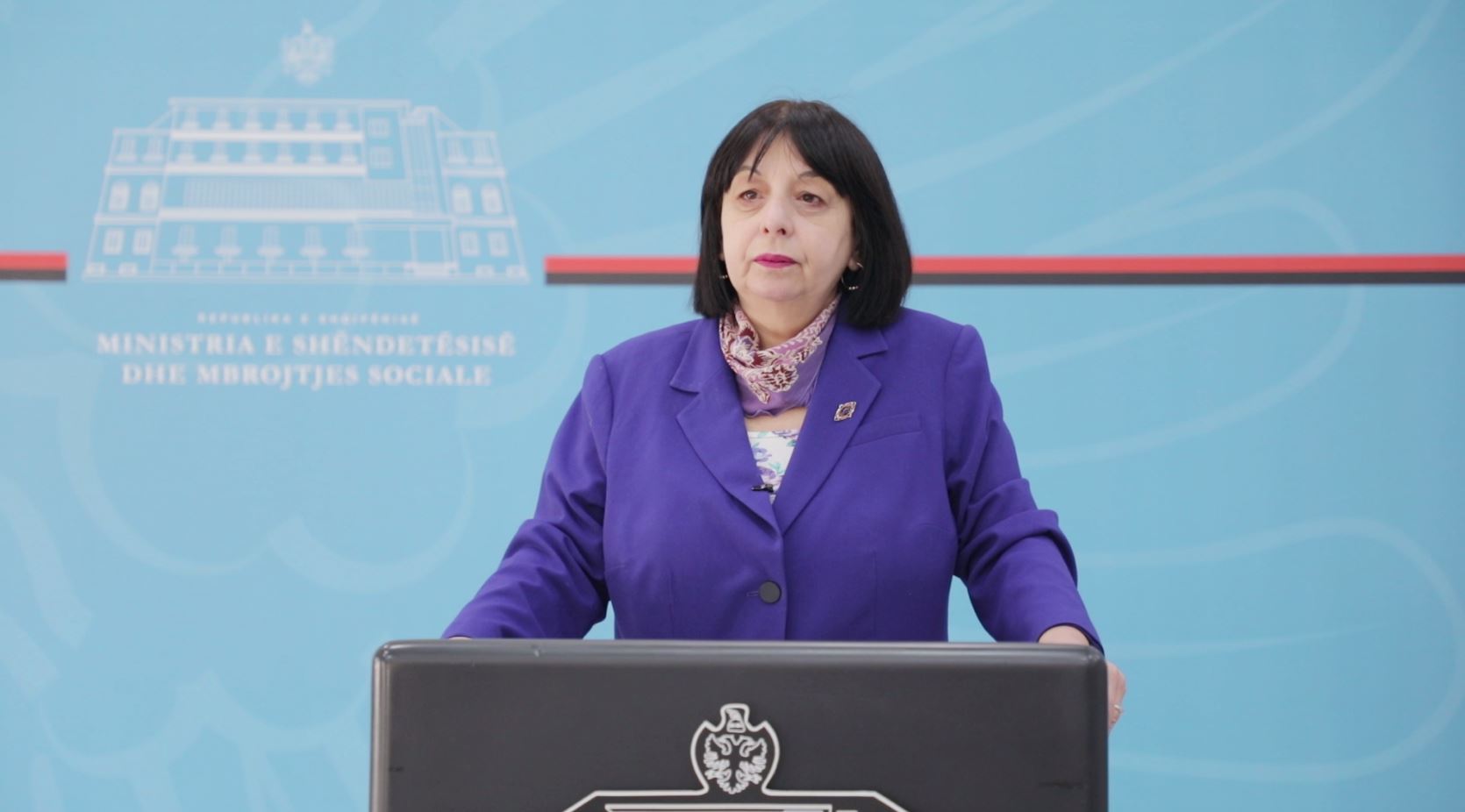 41 mjekë të prekur në COVID-19, kryeson Tirana. Gjysma janë shëruar