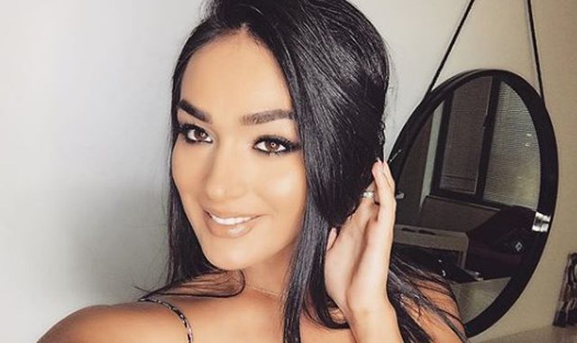 Në ditët e fundit të shtatzënisë, Klea Huta tregon përgatitjet për bebin