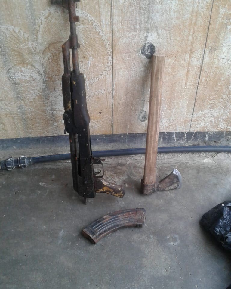 Sherr mes dy familjeve në Golem, 41-vjeçari godet me sëpatë komshiun