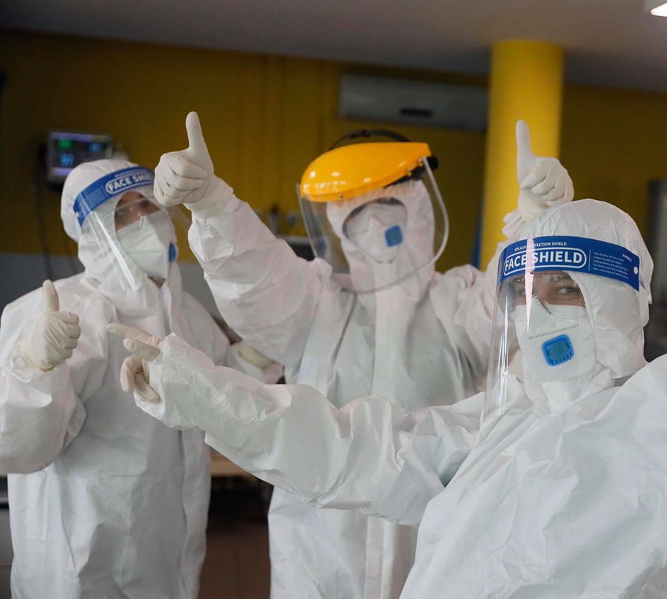 Edhe 2 infermierë në Tiranë e fitojnë betejën me COVID-19