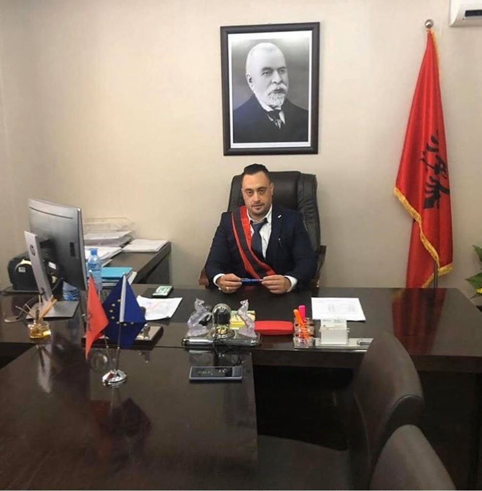 Kryebashkiaku Arbana njofton qytetarët e Shijakut për shërbimin që do ta marrin falas