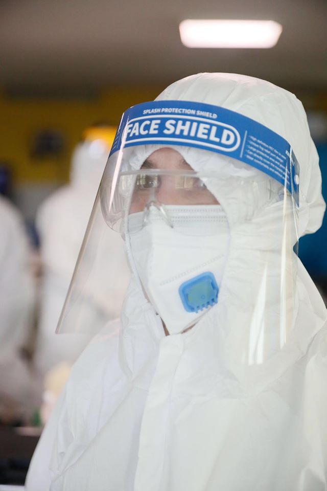 Infermieri në Tiranë fiton betejën me koronavirusin