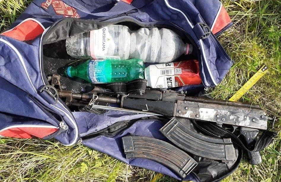 Qëlluan me kallashnikov duke shkaktuar panik te banorët, arrestohen dy të rinjtë