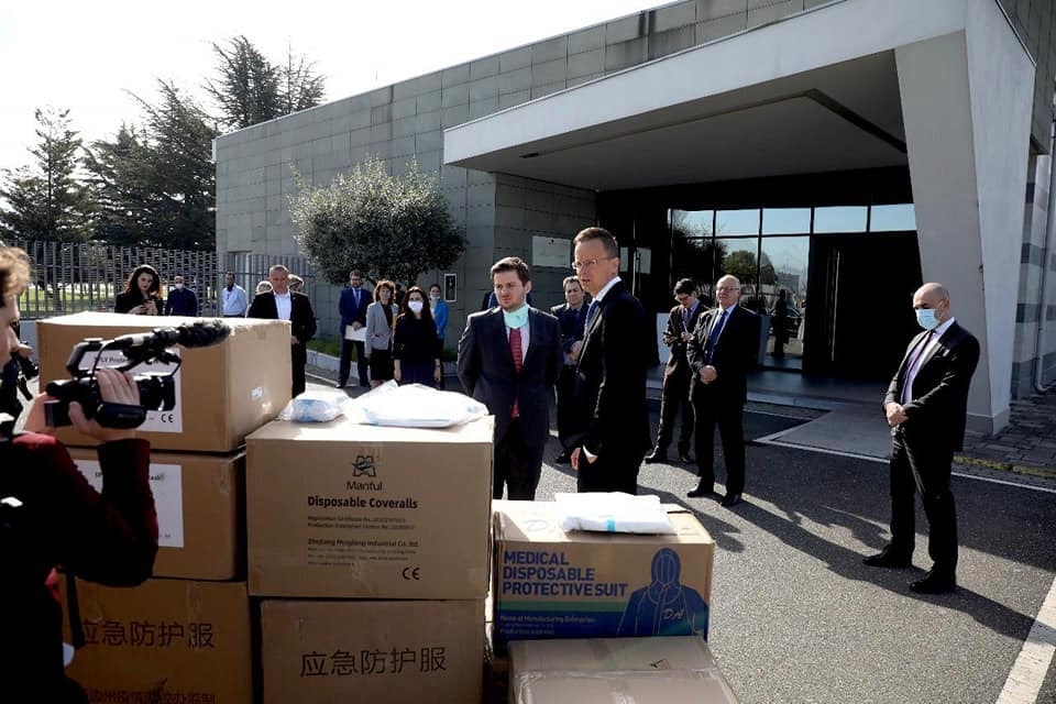 Hungaria dhuron 100 mijë maska dhe 5 mijë veshje mbrojtëse, Meta: Aleate e përhershme e shqiptarëve