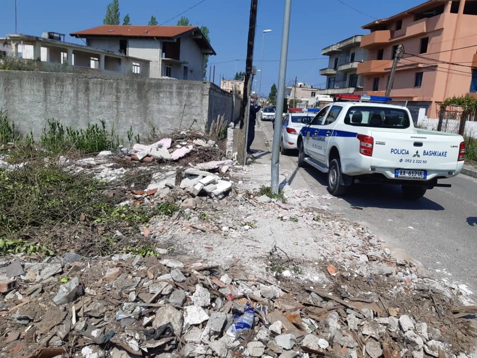 Ndotën mjedisin, Policia Bashkiake e Durrësit gjobit individë dhe subjekte private (FOTO)