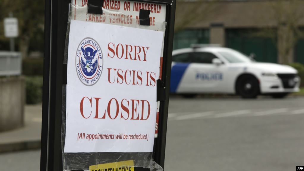 Vendimi për ndalimin e imigracionit në SHBA, “VOA”: Mund të ndikojë tek…