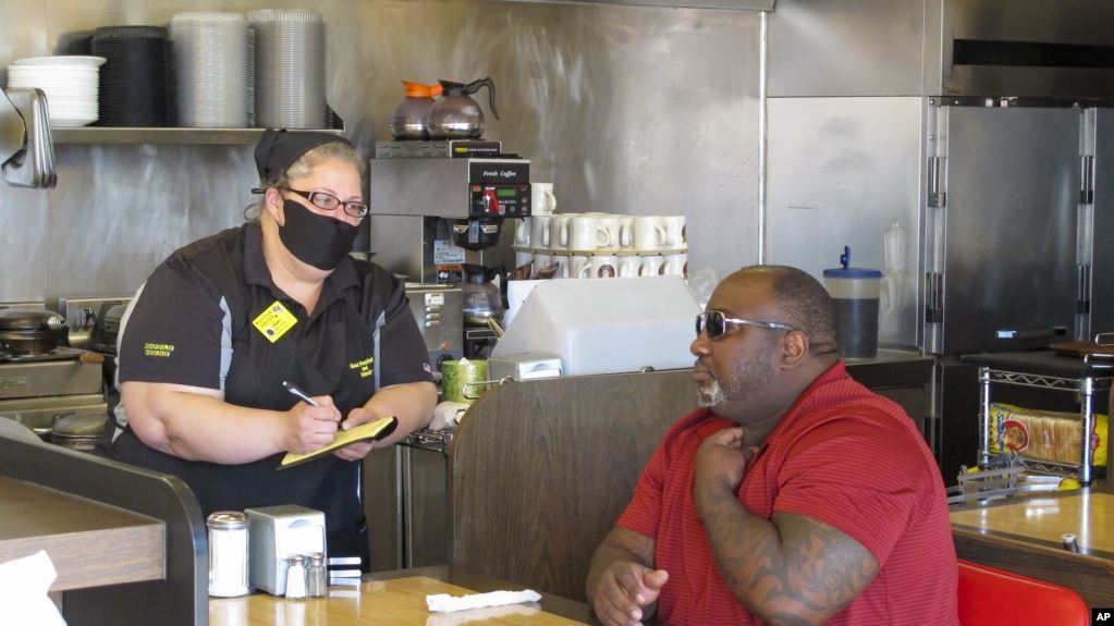 Covid-19/ Shtetet amerikane rihapin disa biznese me masa mbrojtëse