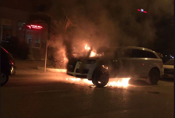 Digjen dy makina, njëra dyshohet se është e një ish-gjykatësi