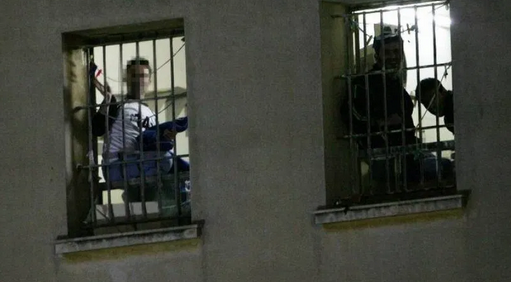 Tensionohet situata në burgjet greke, pas vdekjes së një 38-vjeçari