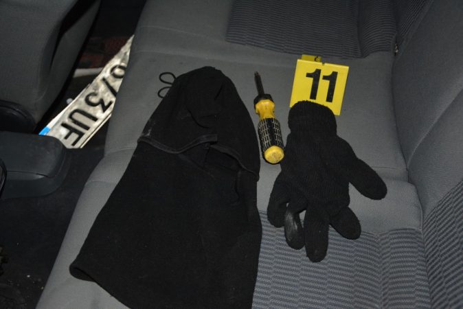 Grabitën lëkurë tapicerie gjatë pandemisë, “arrest me burg” për dy të arrestuarit