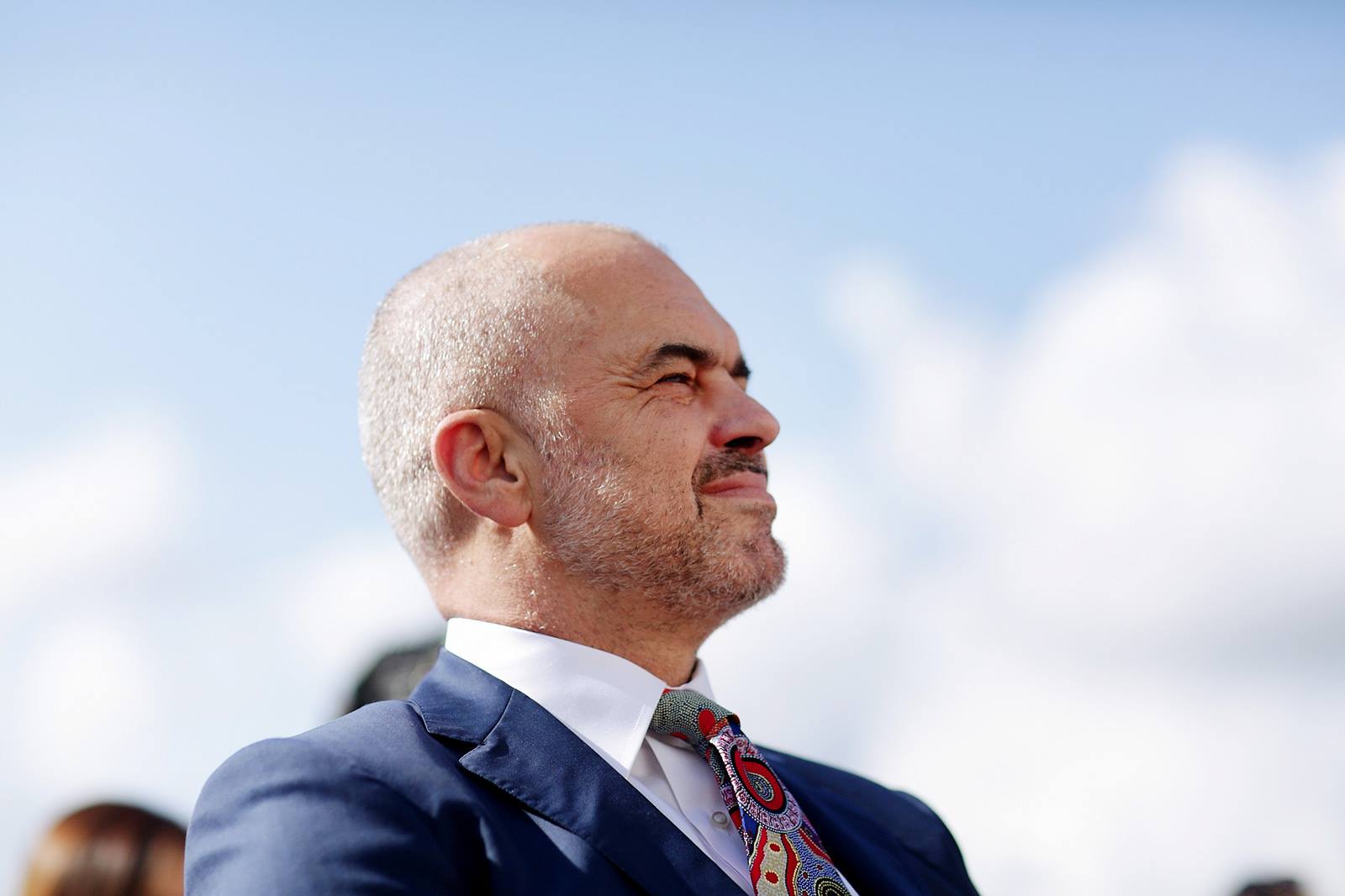 Rama uron mirëmëngjes ndryshe, publikon këngën labe për koronavirusin