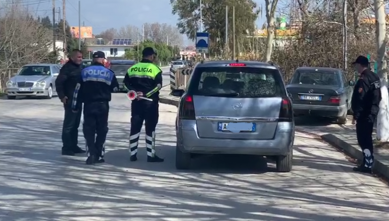 Operacioni “Divjaka”/ 4 të arrestuar, mes tyre një punonjës policie. Si u kapën me kokainë në lokal e shtëpi