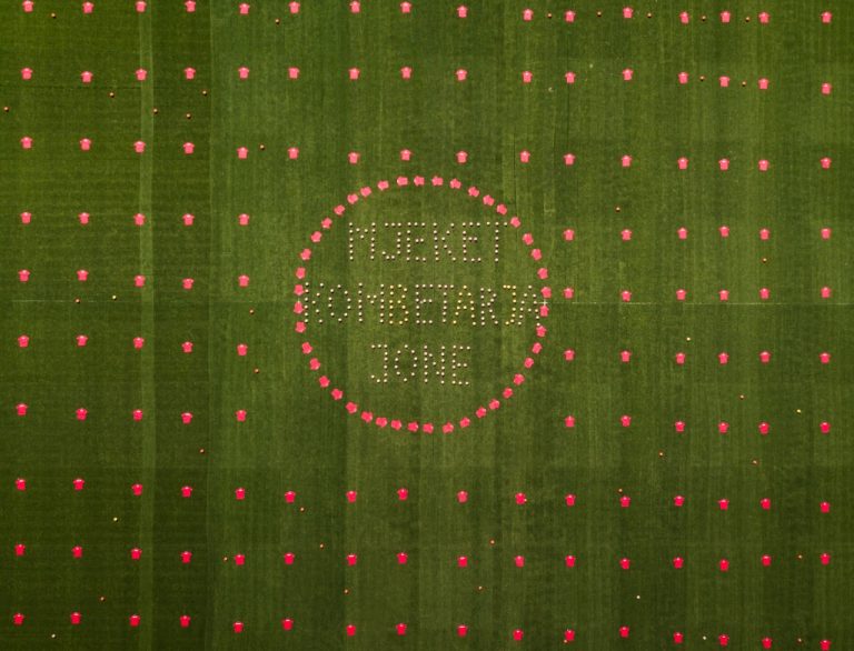 Në vijën e parë kundër COVID-19, FSHF fanella të personalizuara për personelin shëndetësor