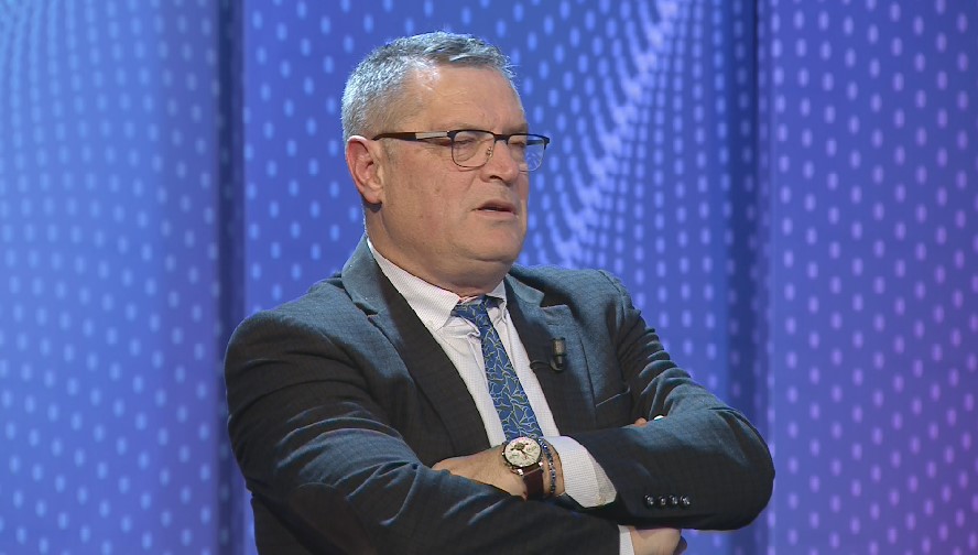 Thirrja e drejtorit të Teutës: Tamponë edhe për futbollin, të testohen lojtarët, trajnerët dhe arbitrat