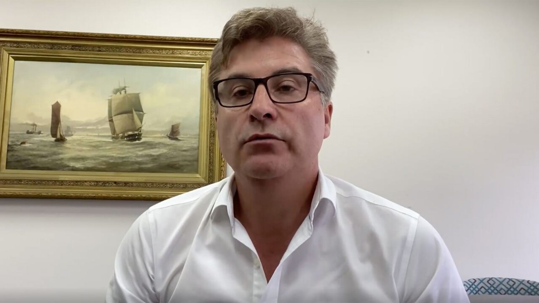 Shkeli karantinën dhe doli për birra, gjobitet kryetari i bashkisë në Australi