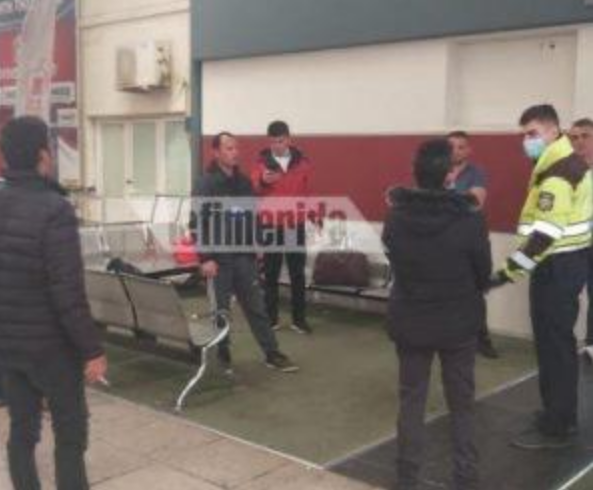 Gjobë 12 shqiptarëve në Greqi, ishin nisur për t’u kthyer në atdhe (VIDEO)